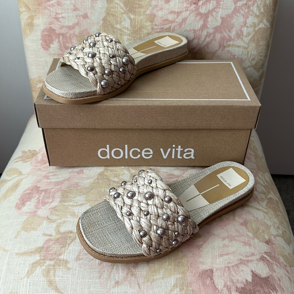 Dolce Vita Grazie Pearl Slide On Sandals Size 9 in Oatmeal Raffia